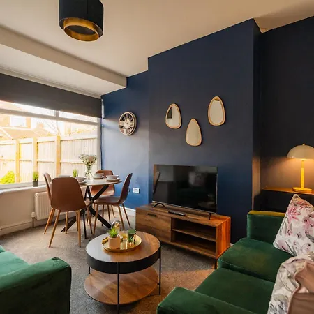 Apartment House By Horizon *