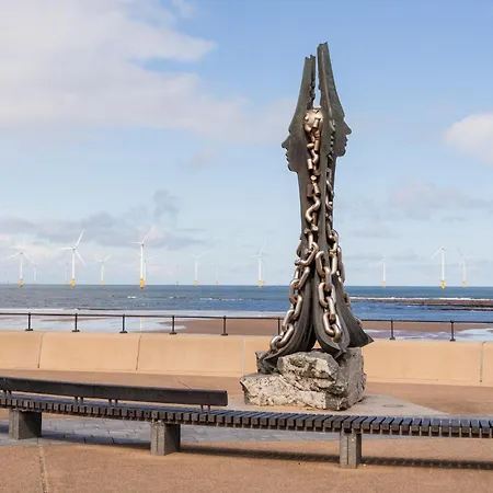 Apartment House By Horizon *